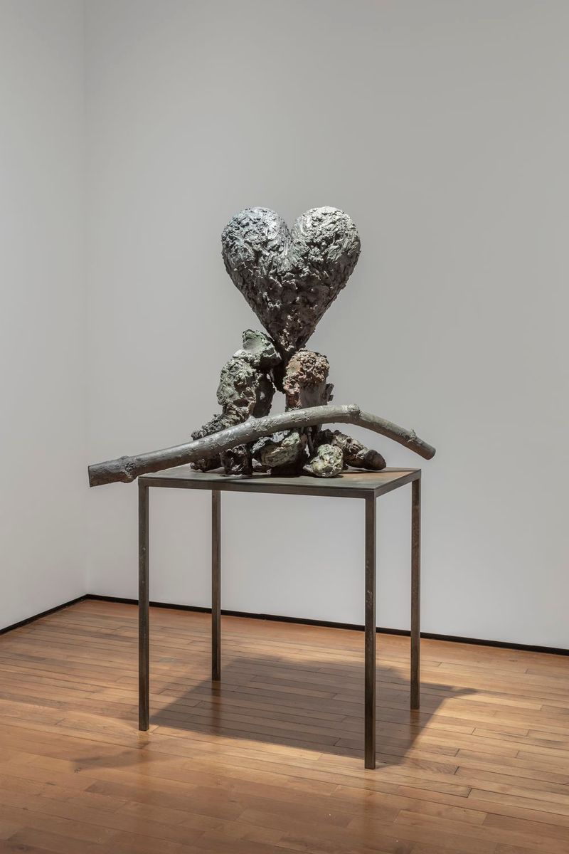 Jim Dine With a branch and the body 2022 Patinierte Bronze 104 x 132 x 50 cm Sammlung des Künstlers